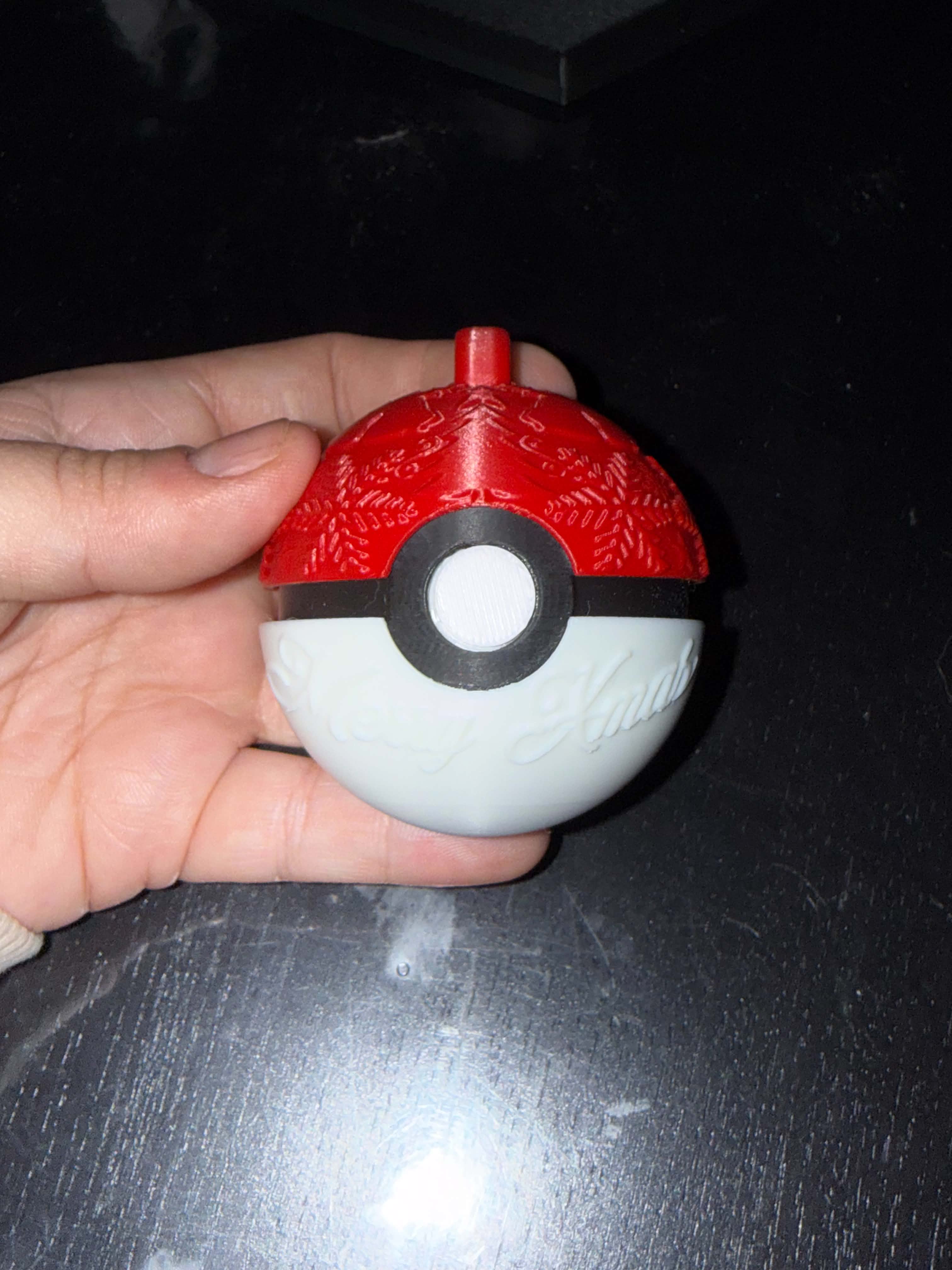Boule de Noël style Pokéball « Merry Xmas »
